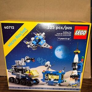 LEGO Micro Rocket Launchpad Set - Blue, Gray, and Yellow